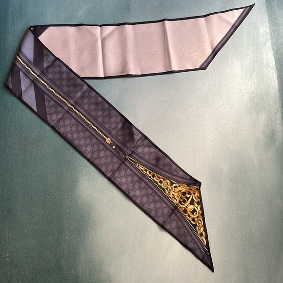 Authentic Gucci Monogram GG Silk Scarf - Picture 7 of 15